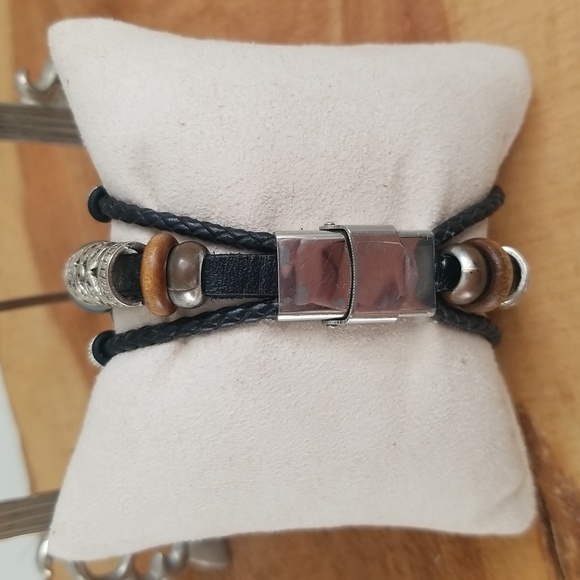 Fitbit Charge 2 Bundle With 7 Interchangeable Bands and USB Charger. - Picture 10 of 16